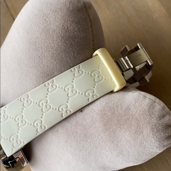 Gucci digital watch from the I-Gucci Collection - Picture 6 of 15